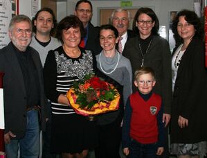 Die Jubilarin, die gute Seele der Landhshuter SPD mit eigigen Gratulanten