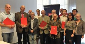 Auf dem Foto die Geehrten v. l. (mit Urkunde): Wolfgang Pühl,Alexander Bodo,Erwin Laimer,Ute Kubatschka und Axel Ossner